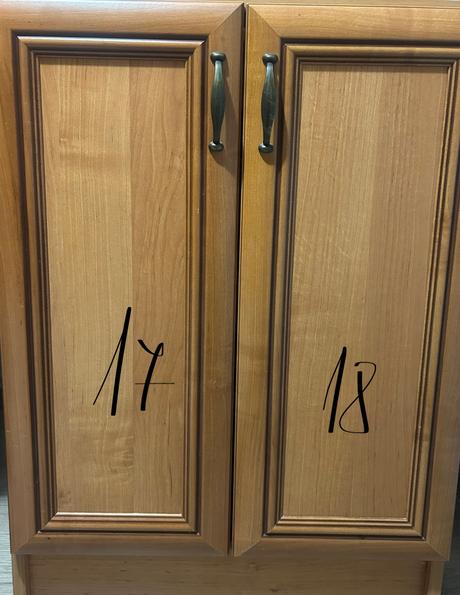 Lacno predám kuchynske dvierka - 18 ks,