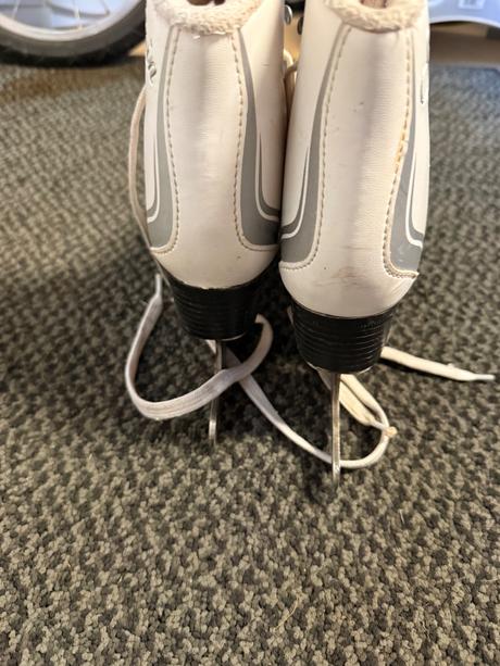 Spin dievčenské ľadové korcule, 32