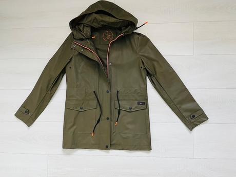 Tenka vetrovka, prsiplast, s