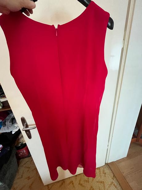 Raz oblečené spoločenské šaty, 44