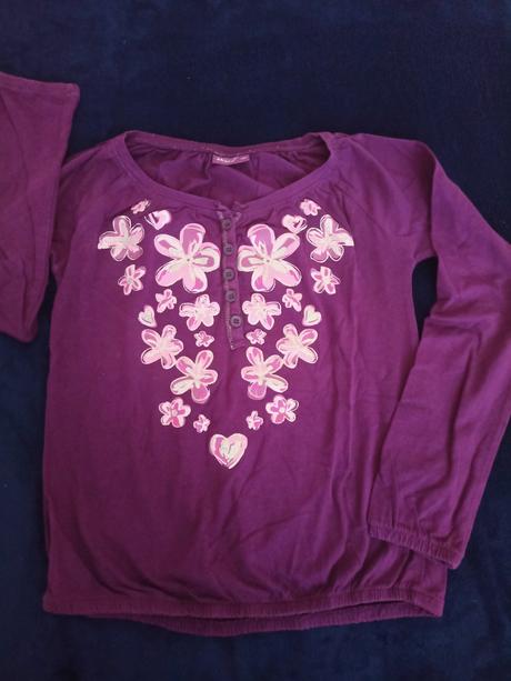 Outfit 1 (tepláky + 3x tričko),