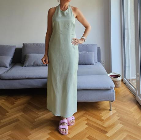 Mint šaty s odhalenym chrbatom letné saténové, m