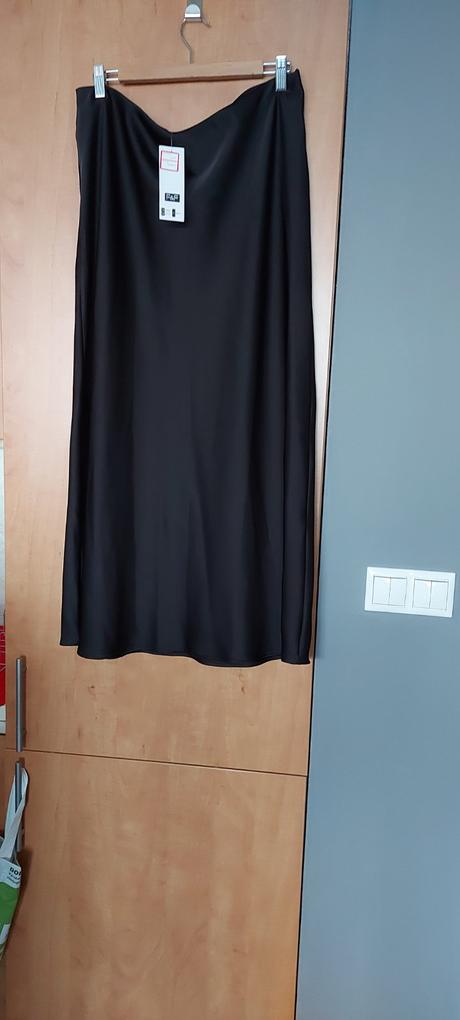 Dlhá lesklá sukňa veľ. 46, f&f,46