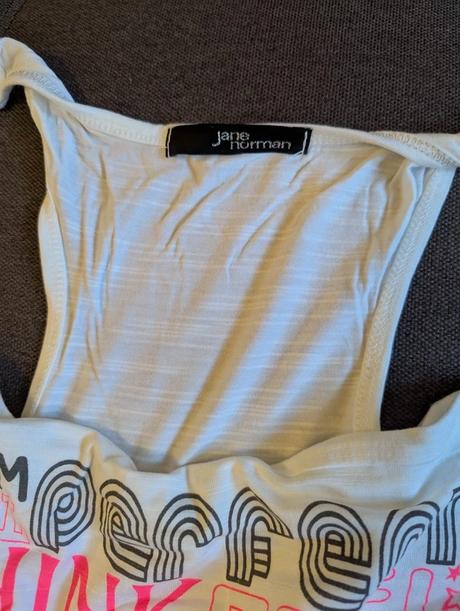 Biele tricko s napismi, l