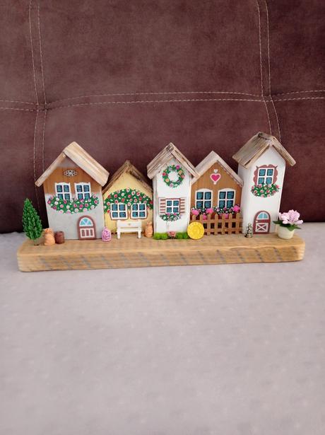 Drevené domčeky, vešiak na kľúče, 