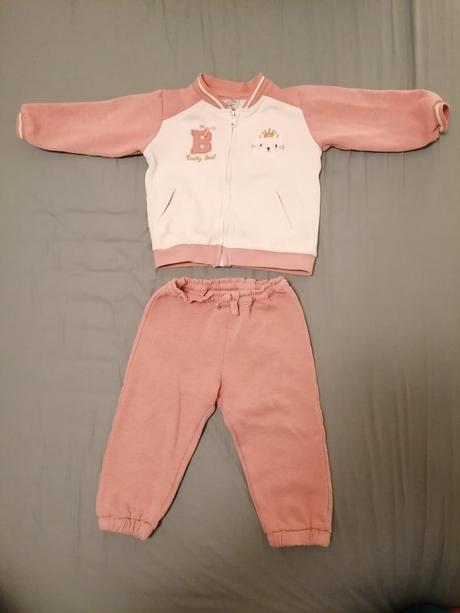 Tepláky a mikina, 86