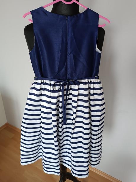 Páskavé šaty, 134