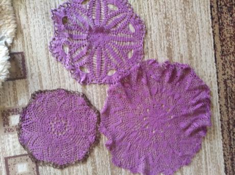 Háčkované fialové dečky 45-57cm, 