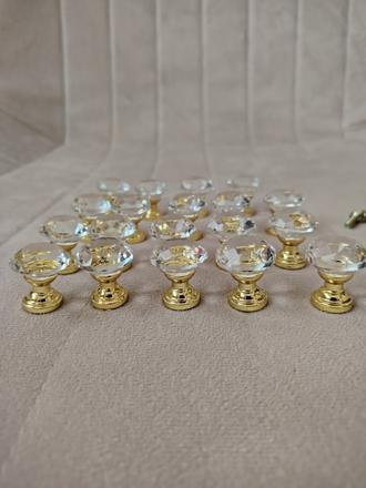 Nové elegantné úchytky na nábytok set 19 ks, 