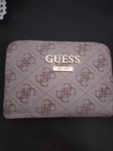 Peňaženka guess, 
