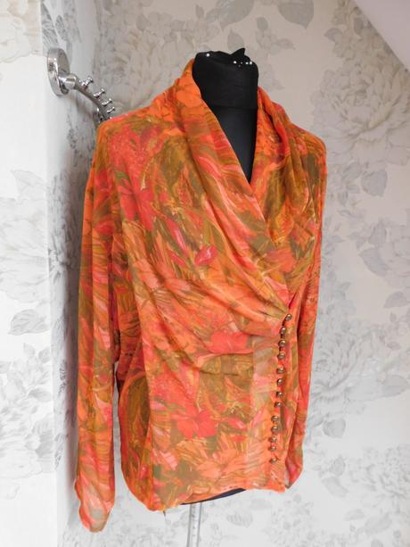 Velmi pekna bluzka, 42