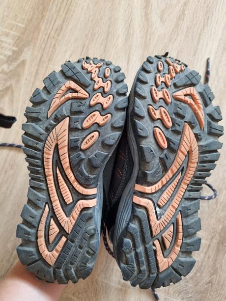 Turisticke topanky, 32