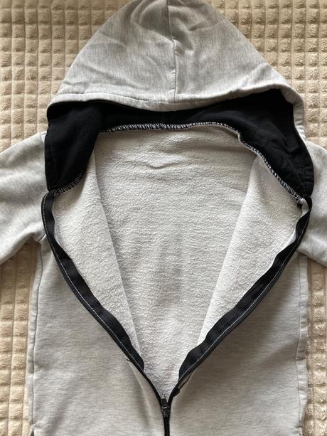 Mikinka slúchadlová, 104