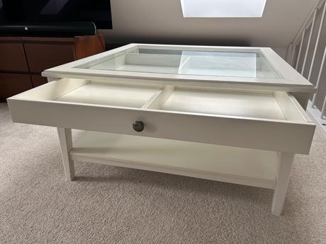 Predám biely konferenčný stolík, 