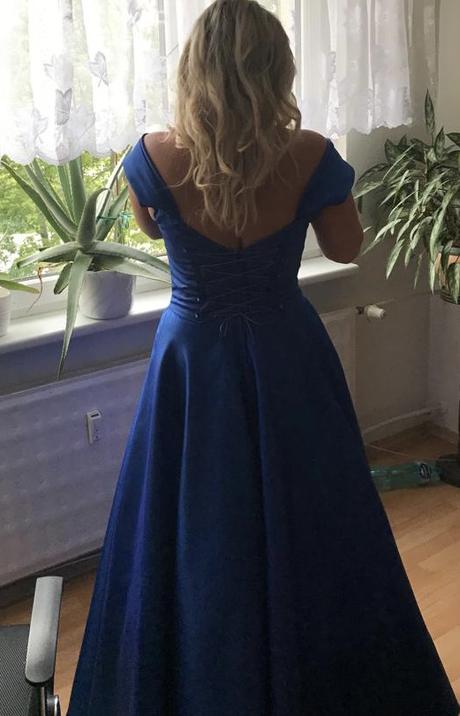 Spoločenské šaty, 42