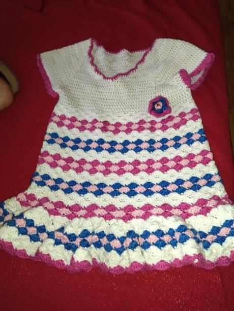 Háčkované kvalitné šaty, 98