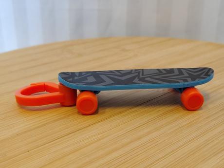 Zberateľský happy meal skateboard hot wheels 2023, 