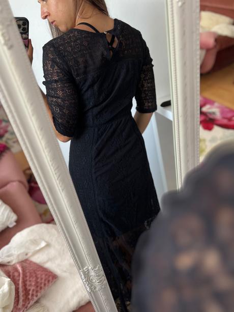 Elegantné čipkované šaty, s