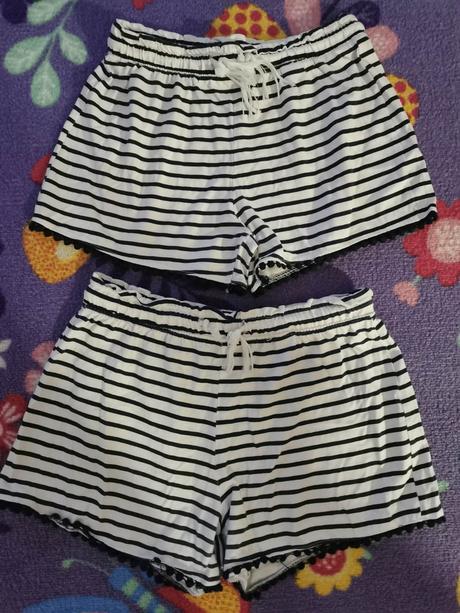 2x pásikavé kraťasy, 134