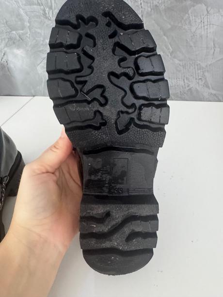 Čierne mokasíny, 33