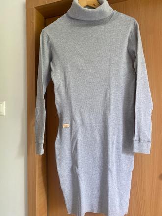 Vrúbkové šaty masch s vysokým rolákom, l