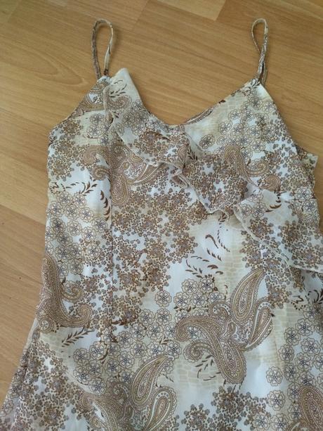 Šaty s volánikmi, m