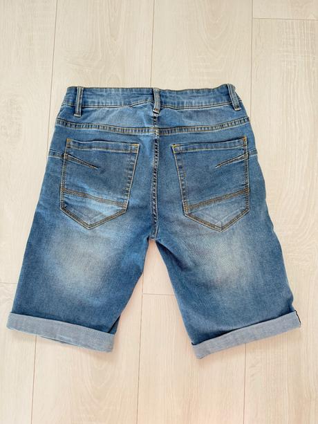 Riflové kraťasy, chapter young,152