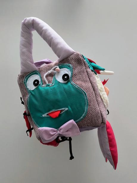 Didaktická edukačná kocka strojové a ručne šitie, 