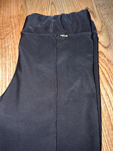 Cierne leginy so svom, 152