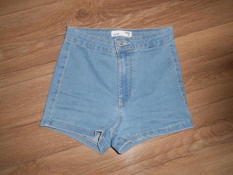 Šortky, sinsay,32