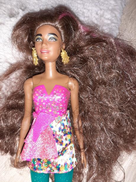 Barbie color bábika, 