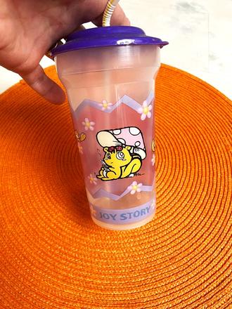 Plastový uzatvárací pohár na slamku, 