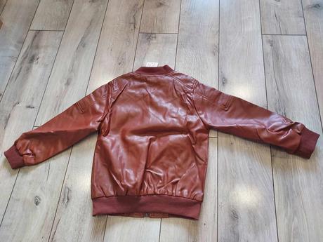 Koženková sedí na 116 velkost, 116