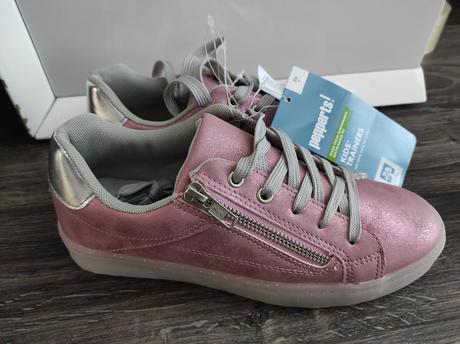 Nove tenisky, pepperts,36