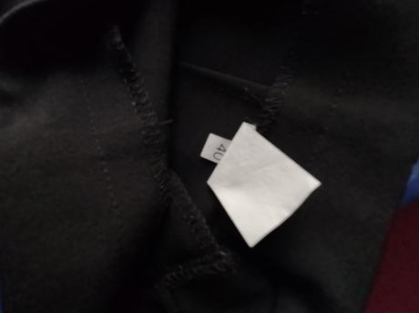 Čierne nohavice s pukmi, 40