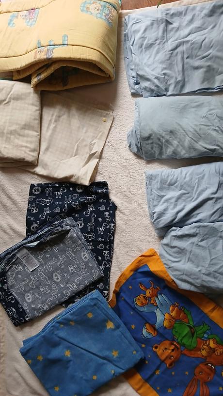 Projektor, plachty, povlecenie a hracky, 