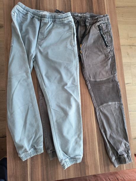 Dvoje krásne nohavice pre fesaka, zara,158
