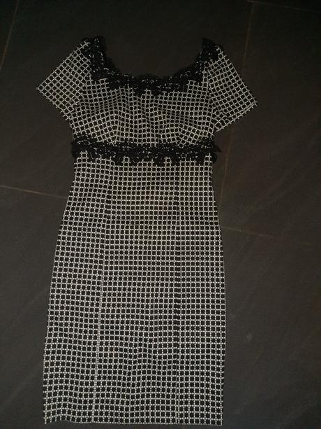 Elegantne šaty s čipkou, uzke, m