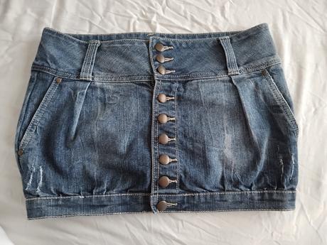 Rifliva sukňa gombiky, s