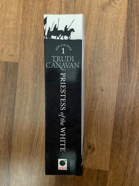 Priestess of white - trudi canavan, 
