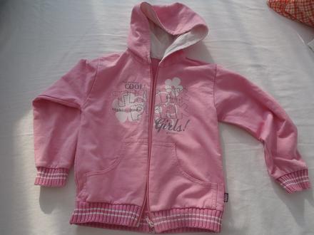 Ružová vetrovka s kapucou, 122