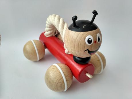 Drevený mravček na ťahanie aj úchop,