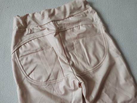 Koženkové legíny, 128