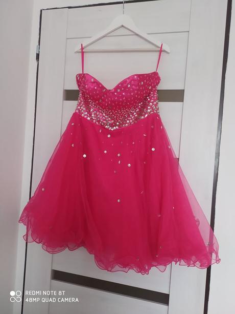 Šaty na šnúrovačku, 