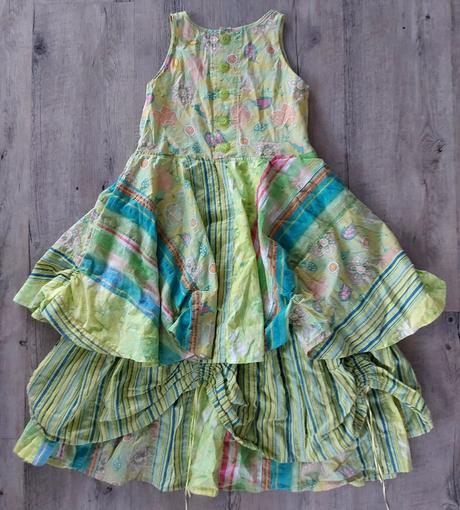 Šaty s nazberanou sukňou, 134