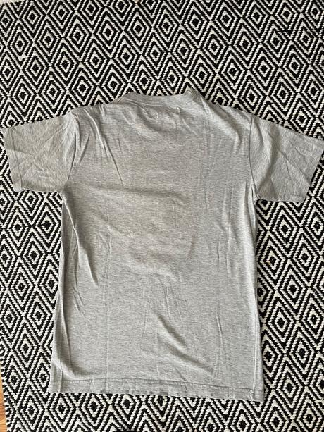 Šedé tričko s motívom, s