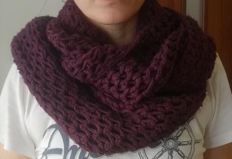 Pletený baklažánový nákrčník, 