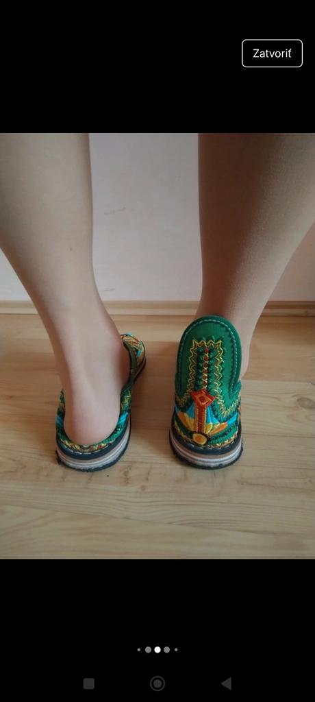 Vyšívané topánočky, 39