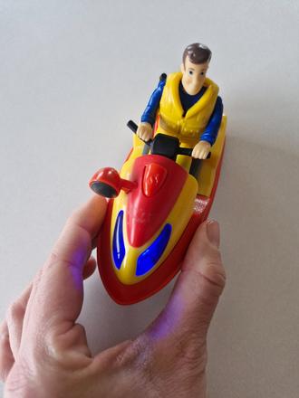 Skúter požiarnik sam,