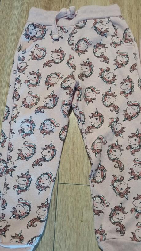 Tepláky 104, sinsay,104